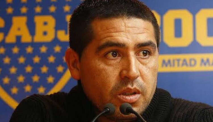 Riquelme perde xodó e Corinthians confirma chapéu no Boca Juniors