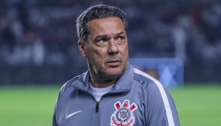 Vanderlei Luxemburgo pega torcedores do Corinthians de surpresa e assina novo contrato para os próximos meses. Confira os detalhes